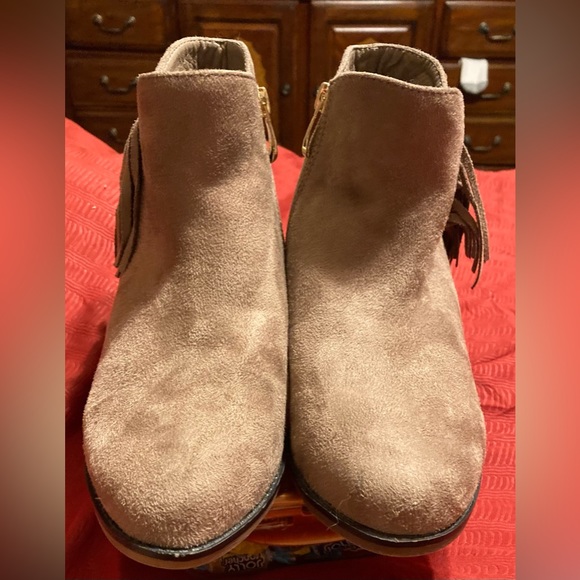 Lov Mark Ankle Booties with fringe - Picture 2 of 9